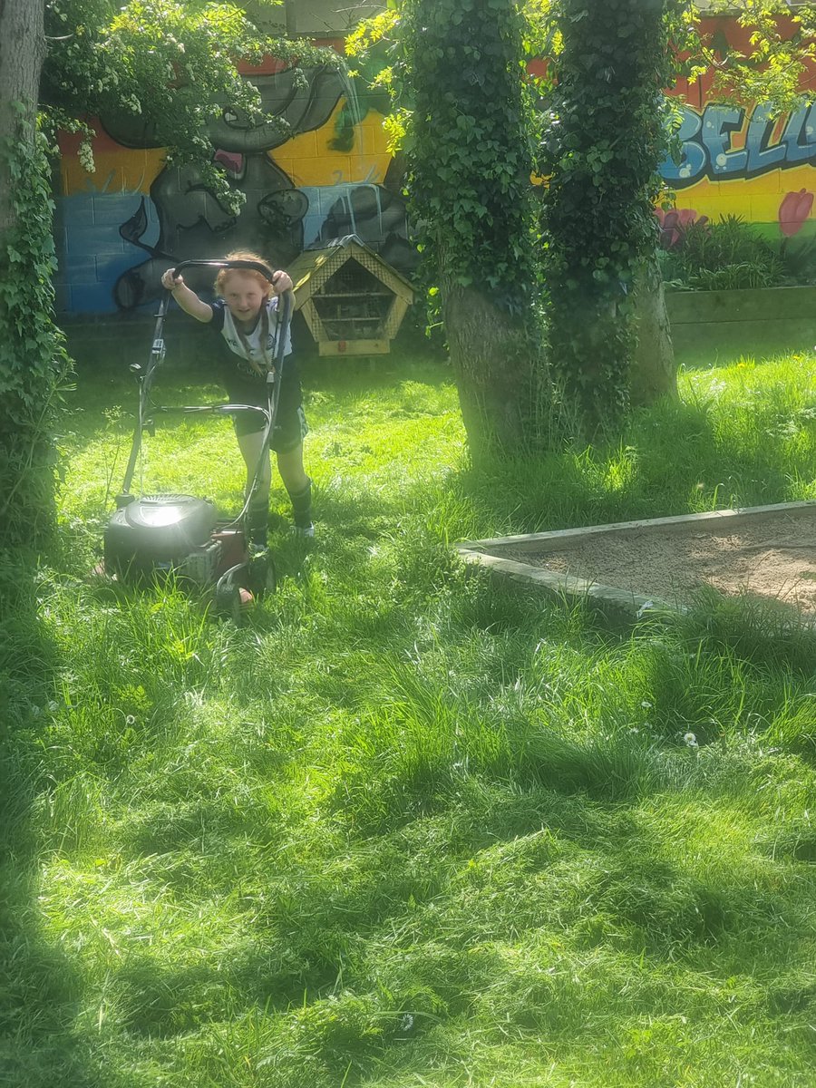 BellgreeRC's tweet photo. First cut of the year for the Bellgree Community Garden!
Thanks to Jonny and Molly (who did all of the hard work).
Thanks also to the resident(s) who planted the new trees, great work.
#Bellgree #BGRC #Tyrrelstown https://t.co/lcYrtNj8Yk