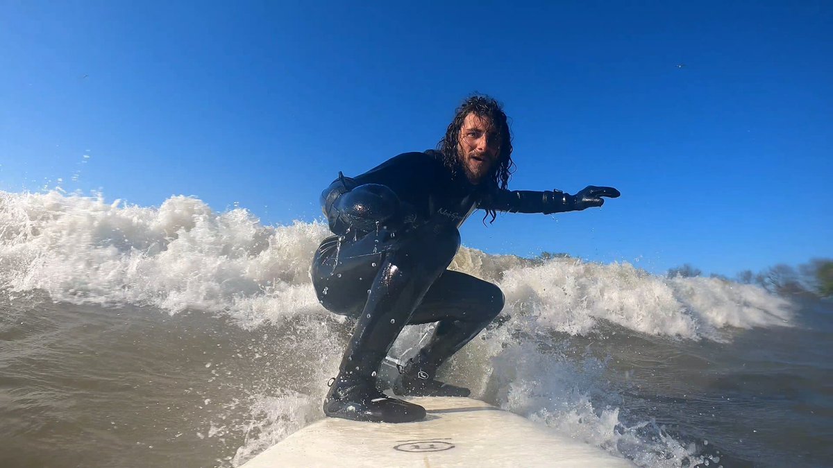 GerinJoe's tweet photo. The Ocean or Lake Erie? https://t.co/oQ7ejQeF01