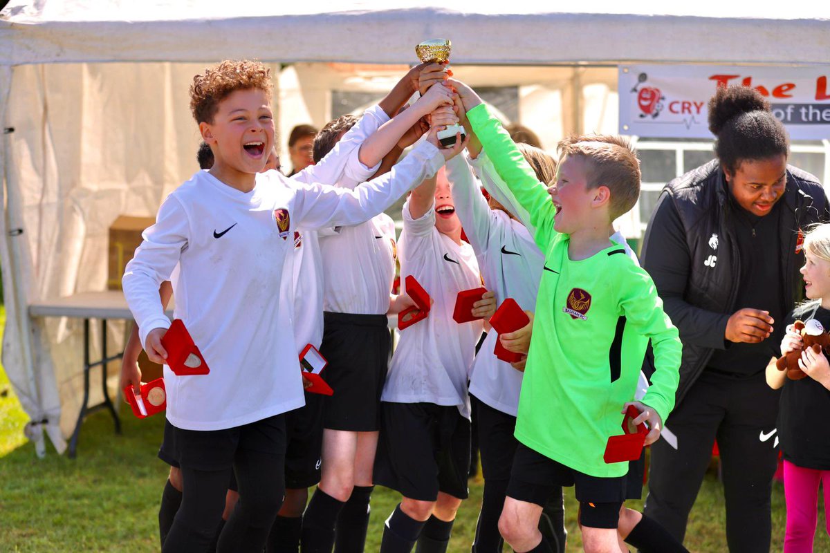 BalhamFC_Fphase's tweet image. U7s, U8fc &amp;amp; U8youth all CHAMPIONS of the @STBGFC tournament! What a day to be a @BalhamFC fan!