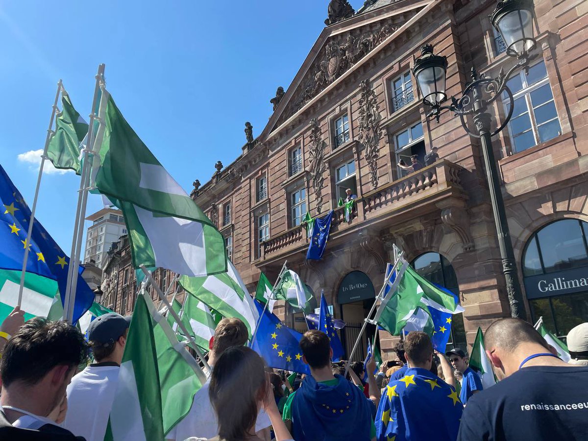 Formidable week-end sous le 🌞 de Strasbourg avec les présidents et trésoriers de l’association <a href="/RenaissanceUE/">European Renaissance 🇪🇺☀️</a>. De riches échanges, une marche pour l’Europe aux côtés d’une jeunesse engagée, et de <a href="/ValerieHayer/">Valérie Hayer</a>, notre présidente,<a href="/fabienne_keller/">Fabienne Keller</a>, <a href="/sandrogozi/">Sandro Gozi</a> et <a href="/PDurandOfficiel/">Pascal DURAND</a>