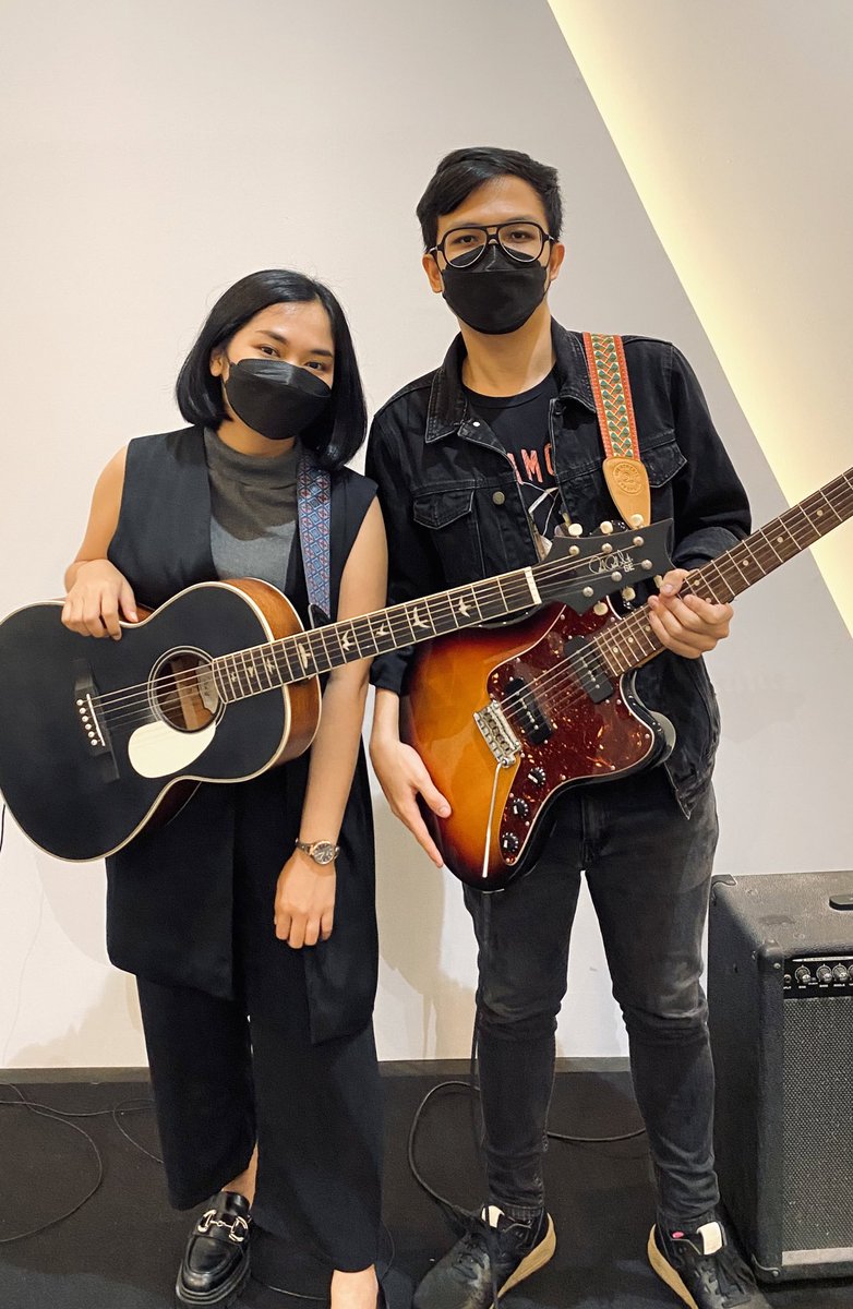 ____gita's tweet image. First on-site Sunday service together with my (literally) partner in everything 😬

Setelah terakhir  jadi gitaris bareng itu pas kuliah di PO FE UI 😂

#cheesy #buthappy
