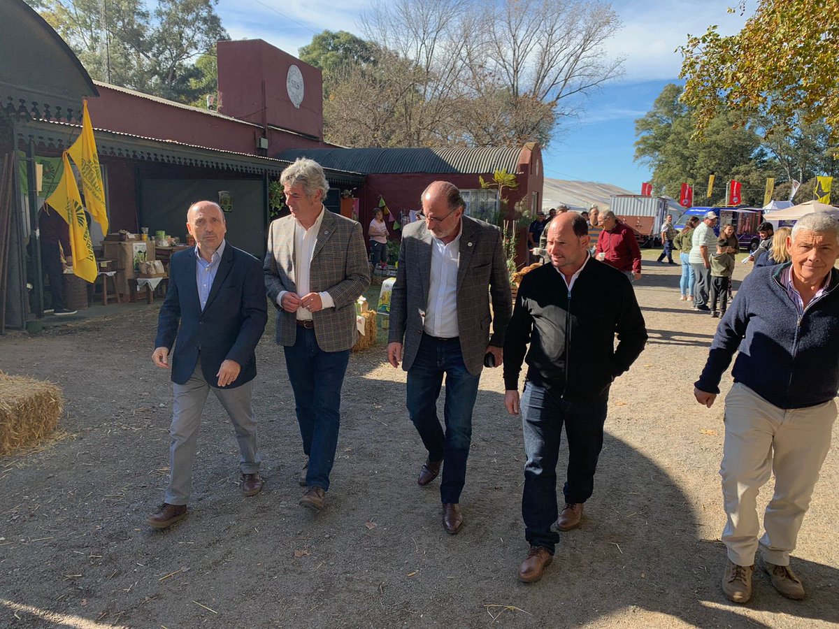 CRAprensa's tweet photo. El presidente de CRA @Jorge_Chemes participa de la #ExpoSuipacha junto a @HFSalaverri , presidente de @CARBAP_ARG .
Seguimos acompañando a los productores y rurales por todo el país!
Aguante el campo!
#SomosCRA https://t.co/TIizTFgJ6Z