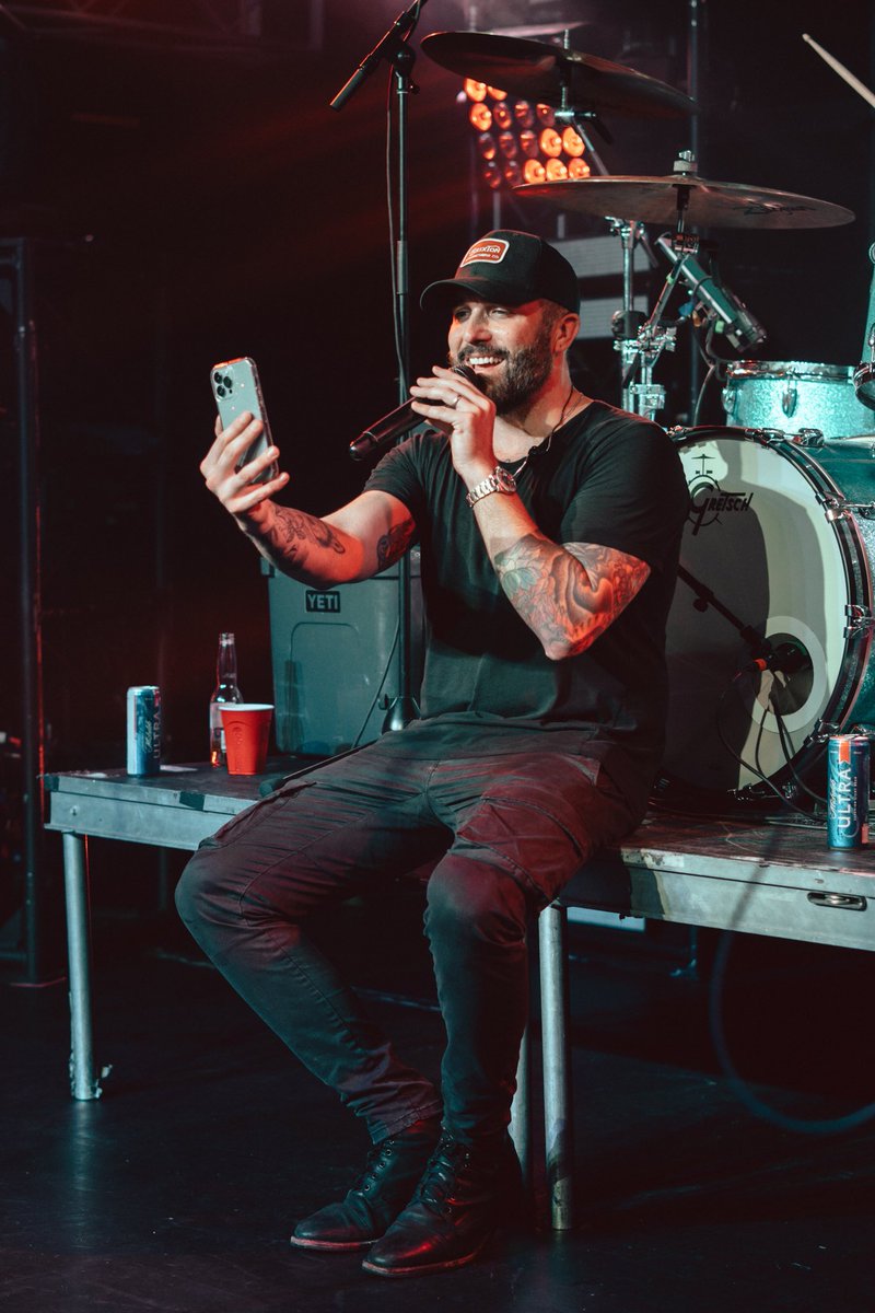 TheTRich_Life's tweet photo. You ALWAYS answer when mom calls! Even if you are in the middle of a show! 🤍 Happy Mothers Day 🤍 
📸: @litmwithtay 
#tylerrich #mothersday https://t.co/z3mXUvXnhJ