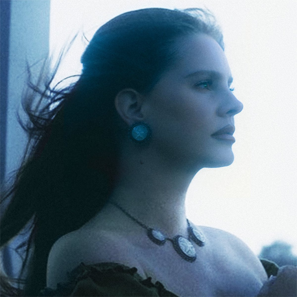 lanadelreynbr's tweet photo. "Então, eu não sou amiga da minha mãe, Mas ainda assim amo meu pai."

- Lana Del Rey, 2021. https://t.co/h5jcBkqk2d