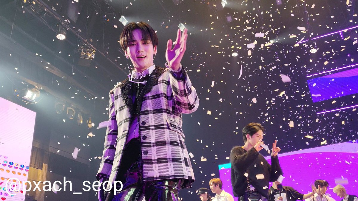 pxach_seop's tweet photo. 케이콘 타가수 후기
키 sbn 역시... 최고.... 갑자기 손이랑 옷소매 닿아서 나 너무 깜짝 놀랐는데 내 옆에 샤월분들 몰려계셔서 거기서 많이 계심 진짜 팬분들 엄청 반가워 하시더라 ✨️ https://t.co/1qmY8c6BaN