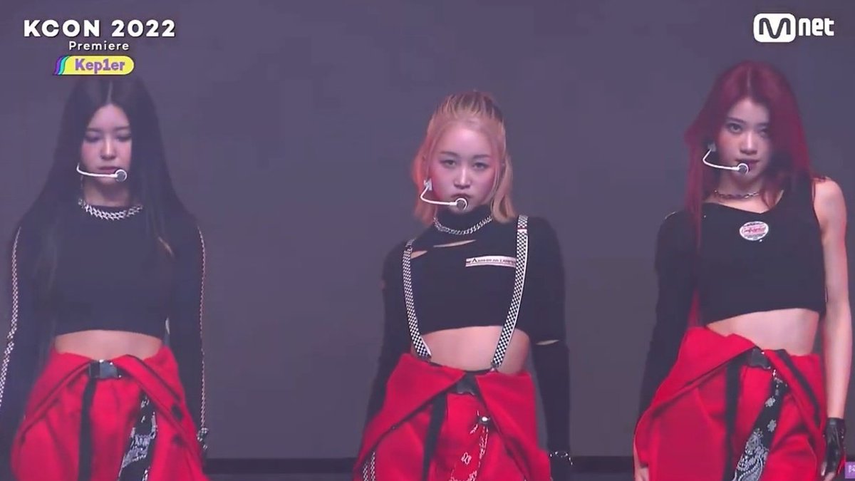 kep1er_archive's tweet photo. the bermuda triangle y'all

#DAYEON #HIKARU #XIAOTING
#Kep1er #케플러 @official_kep1er https://t.co/xk9yzy5Lyw