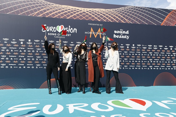 efestivalpt's tweet photo. GALERIA: Delegação de Portugal na Turquoise Carpet da Eurovisão 2022 - https://t.co/rIGBnjjnFy
#Portugal #MARO #Eurovision #Eurovisão #ESC #ESC2022
📷EBU / Andres Putting https://t.co/dD1pu1n6eL