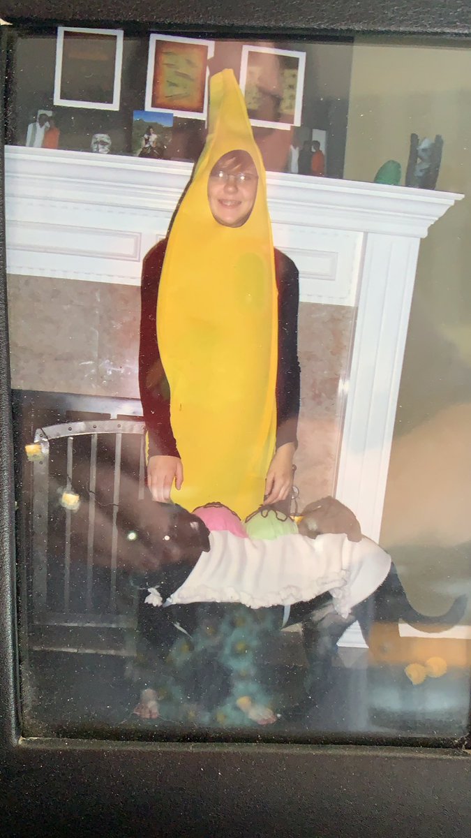 HuisJoyce's tweet photo. @DailyPicTheme2 @RochesterCathed When the kids were little one of our favorite things was the annual Halloween pet competition. I #sewed the costumes for the dog. I didn’t make the banana here but I did make the ice cream sundae on Boomer https://t.co/88SzW9G8ud