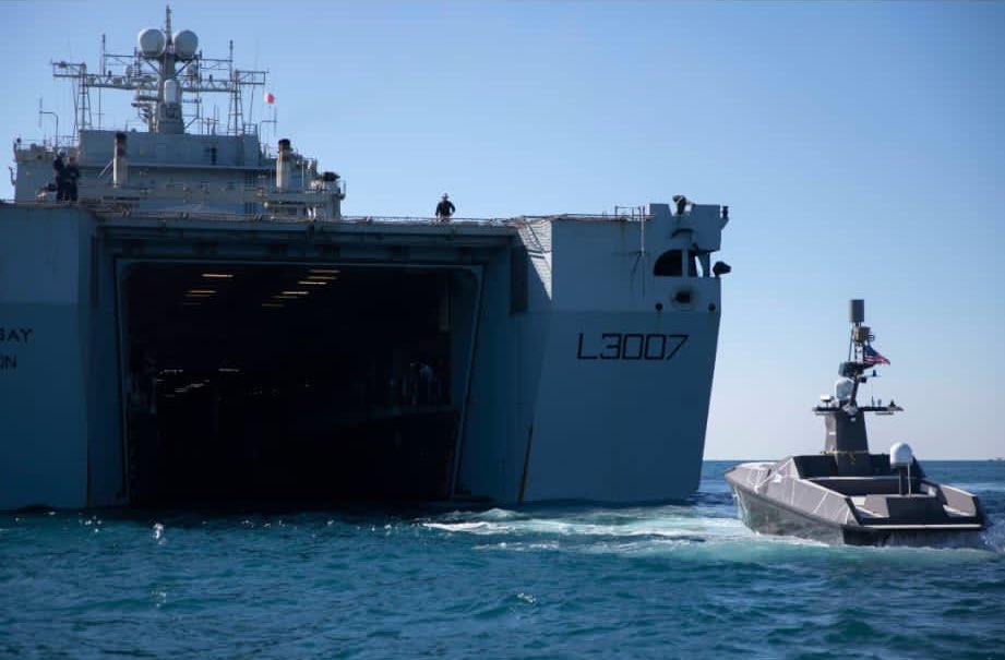 mtxg_ms1tm1's tweet photo. In Feb 22, the CHOPS(MW) attended #IMX22 which was the largest Maritime Exercise in the Middle East and the largest Autonomous Maritime Exercise in the world. MARTAC USV T38, MAST-13 USV and an RQ-20 PUMA UAV. #NavyCapability #NavyPartnerships #RFALymeBay #MARTAC #L3Harris #700X https://t.co/pCXAqmHfzN