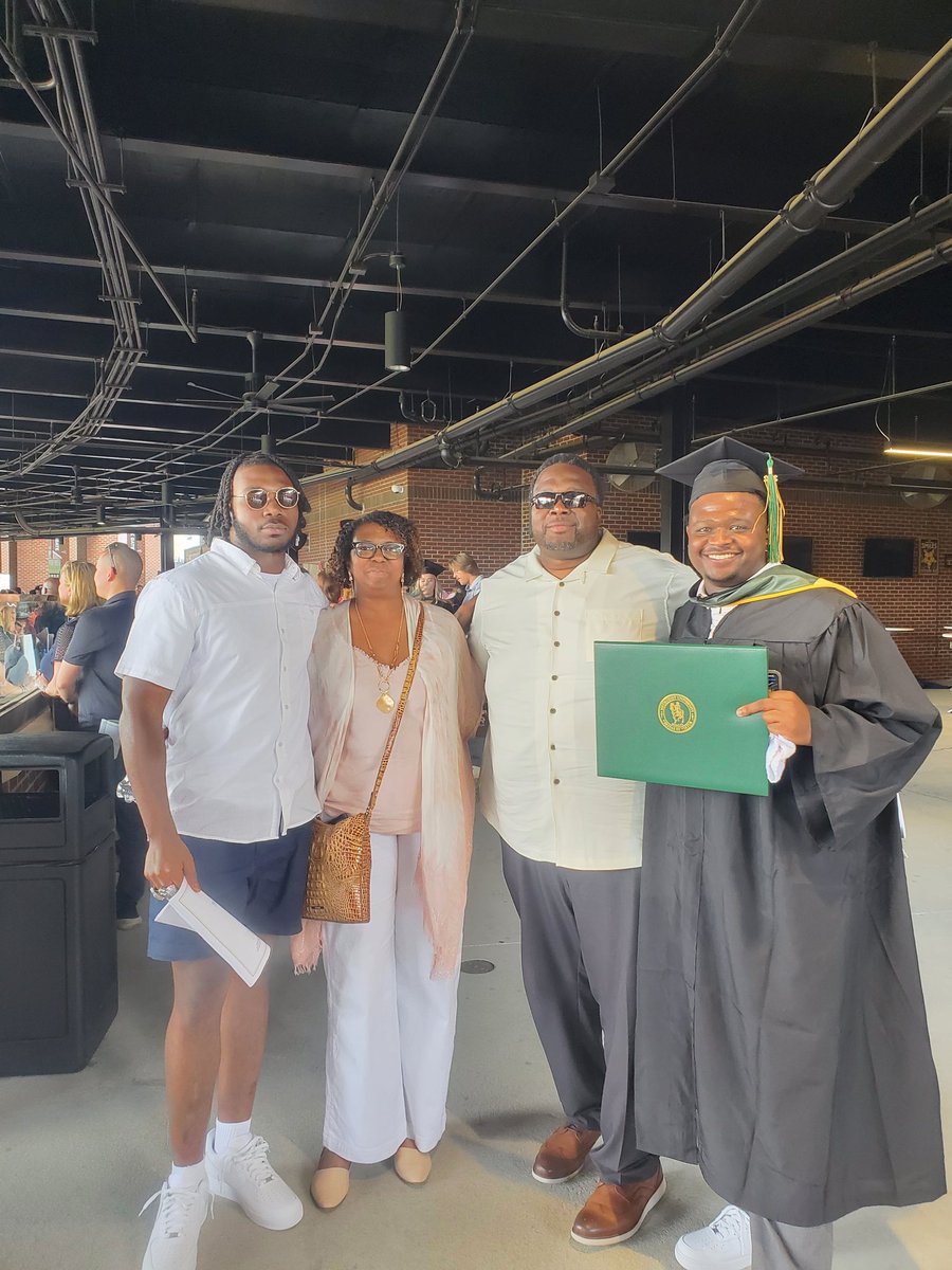 bigbabe1974's tweet photo. So proud of @rashawn_green congratulations on your graduation. Now it's on to the next chapter in life!! Love you son!! 6months 😉 https://t.co/UJD5Bf7ps9