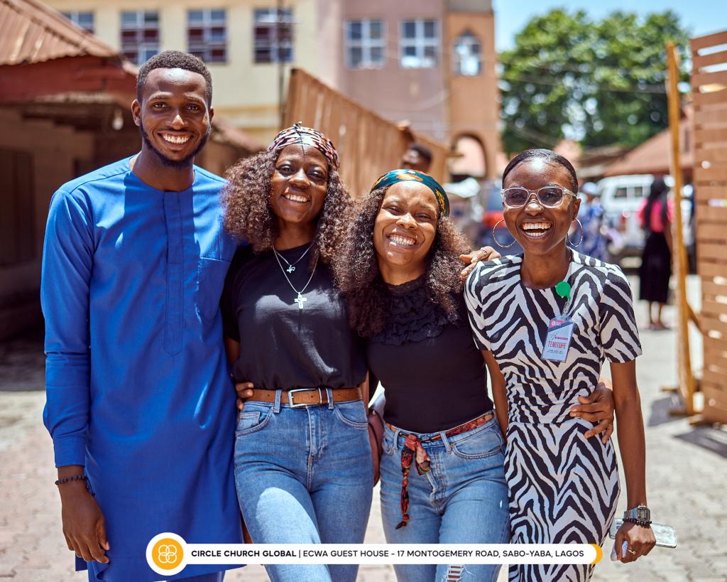 _dammiiee_'s tweet photo. After service shenanigans 😂❤️

My church @CircleChurchNG is an amazing church! I love my family 🥺❤️

How was service for you?! 🔥🔥 https://t.co/2sYS2WuR5C https://t.co/1I2gqk0SGd