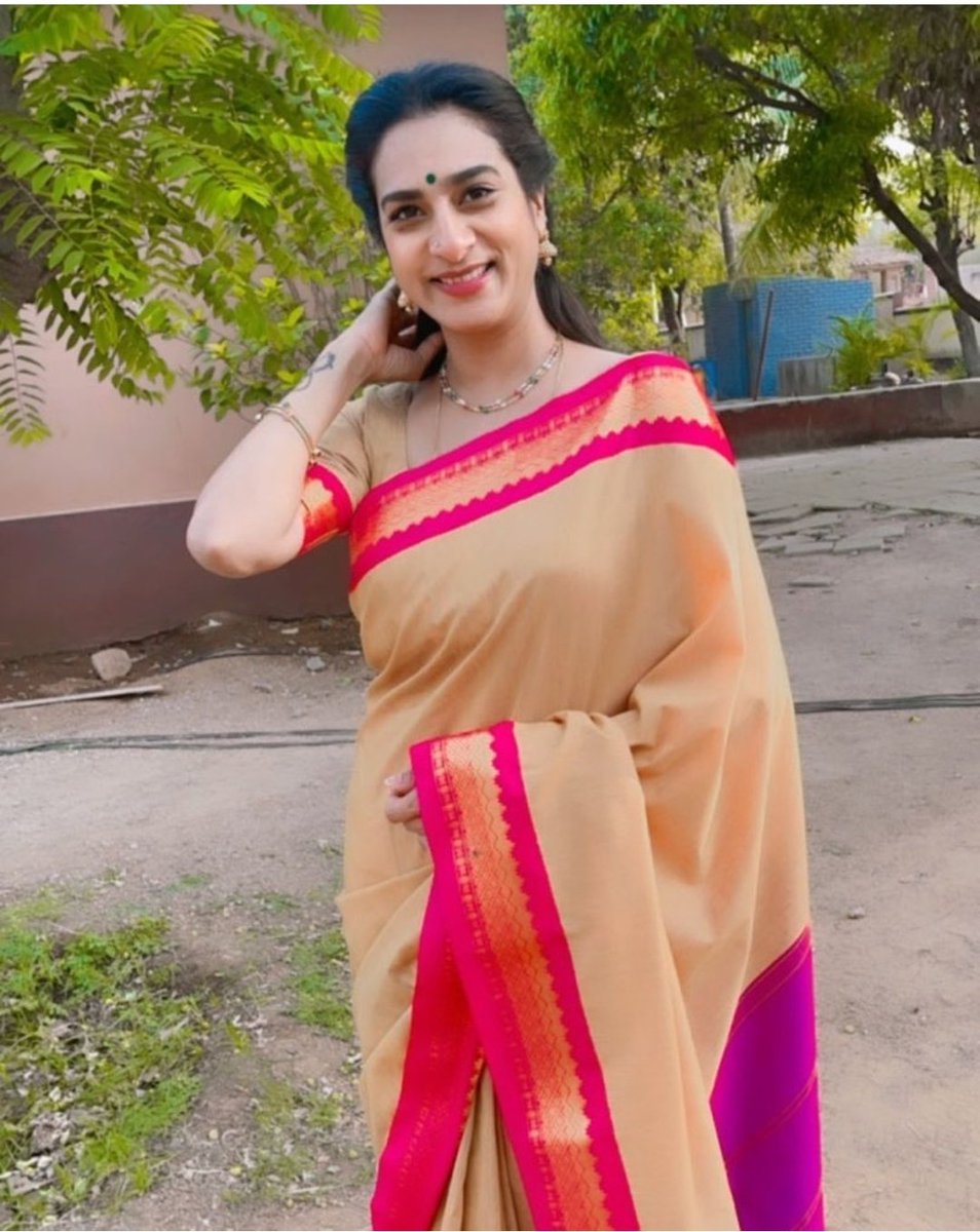 surekavani's tweet photo. Living in present is more important to enjoy the Happiness #Surekhavani #Teluguartist #TeluguActress #TFI #TamilActress #TamilArtist https://t.co/HVgpnze0TW