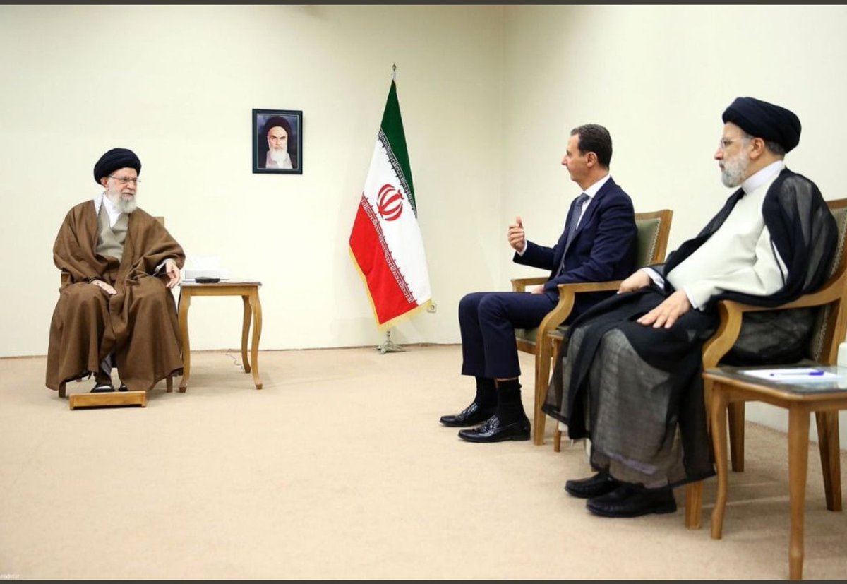 AOAltwaijri's tweet photo. التابِعُ والمتبوع ولا وجود لعلم #سورية!

مَنْ يَهُنْ يَسْهُلِ الهَوَانُ عَلَيهِ
ما لجُرْحٍ بمَيّتٍ إيلامُ https://t.co/tMHub5zrI5