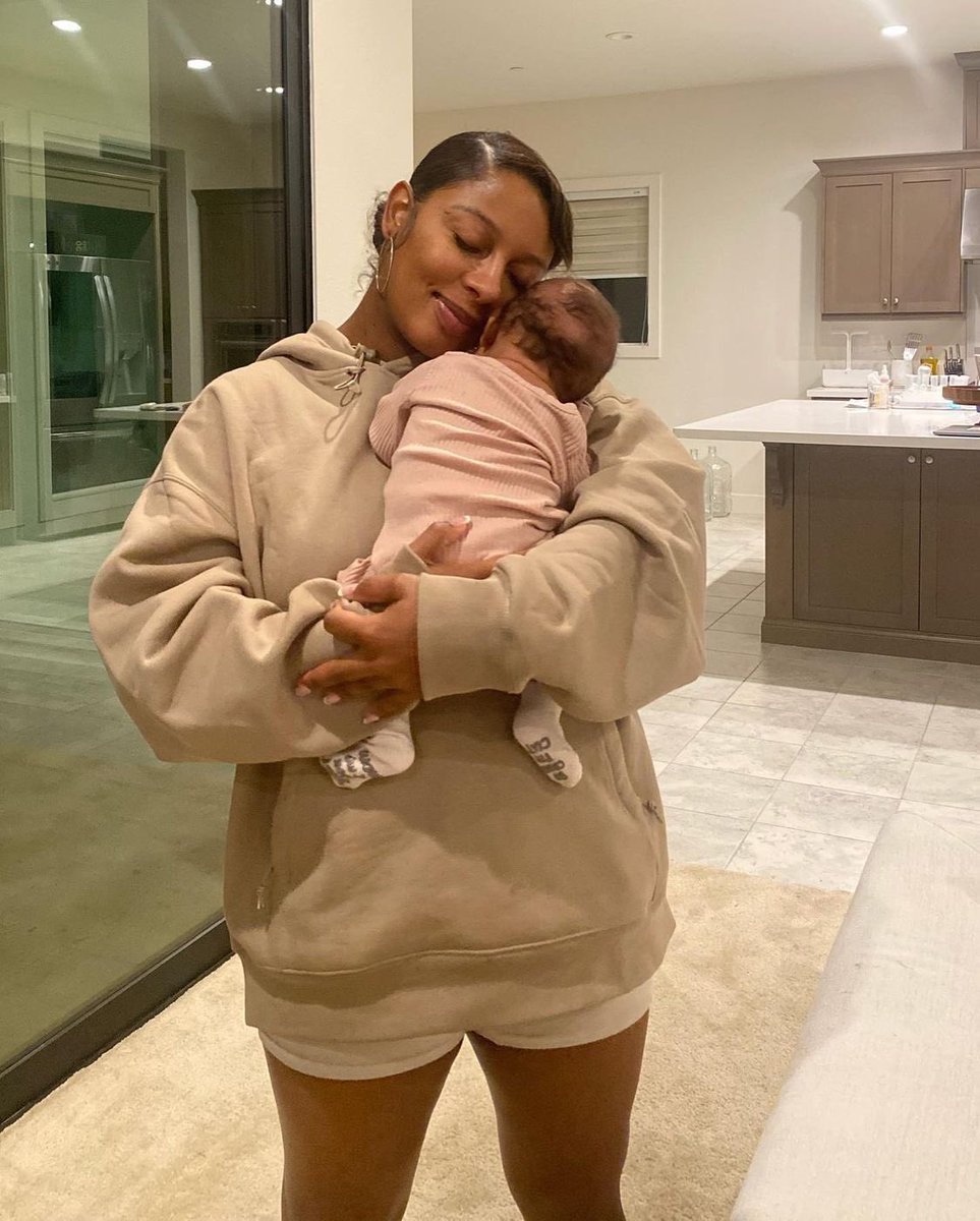 victoriantribe's tweet photo. Happy Mother's Day fave 🤎 @VictoriaMonet https://t.co/LPtoJUUtwM