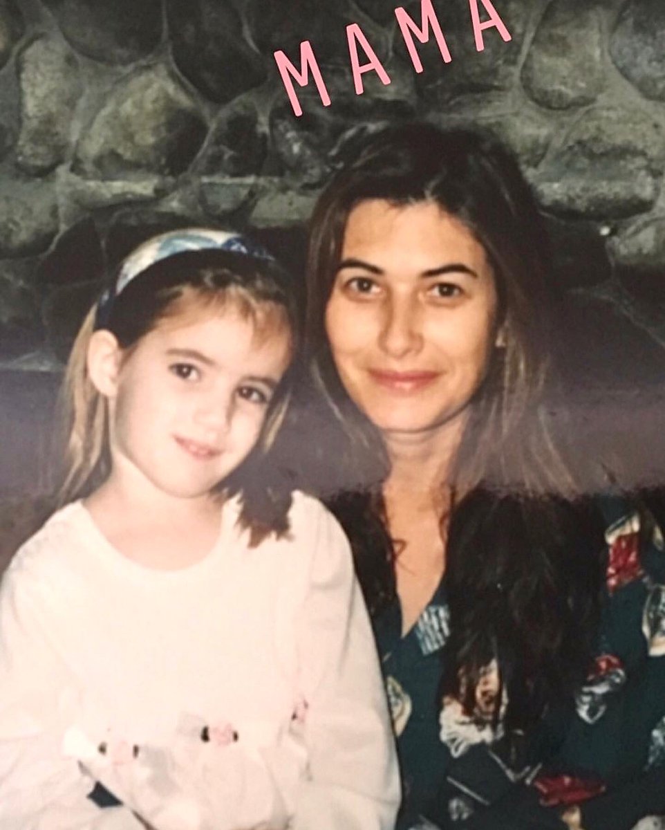 EmLove59's tweet photo. 🥰💛 Happy Mother’s Day 💞🌼🌸 Hope Everyone have a Great day ☀️ @RobertsEmma #KellyCunningham #GraceNickels #Emmies https://t.co/v64GE9B7ZN