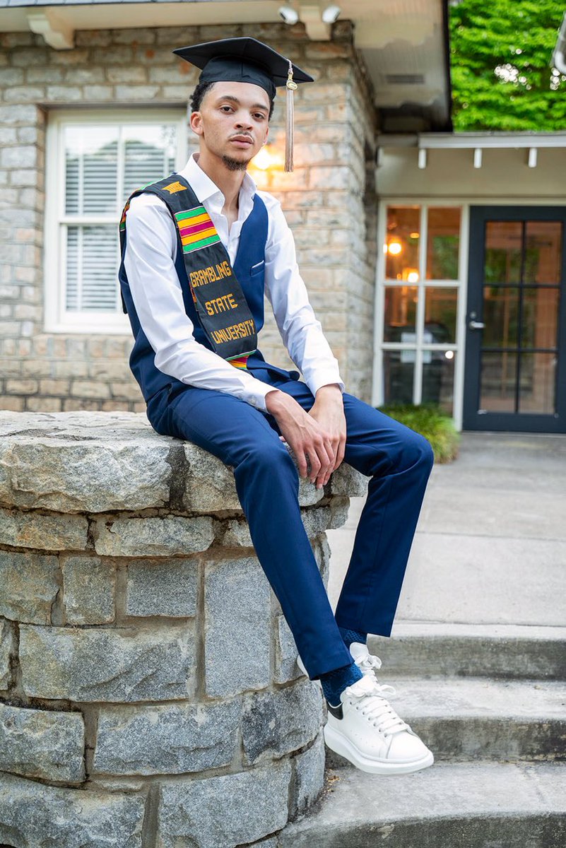 shemoanphantom's tweet photo. Leaving Grambling State university with a Double Major in Computer Information and Science , and Business management💻
✅President Student Leadership Incentive program member 
✅4x Dean’s list
✅college of Business scholarship 
And All I can do is Thank God 🕊🖤
#GramFam https://t.co/uwl2F9JecP