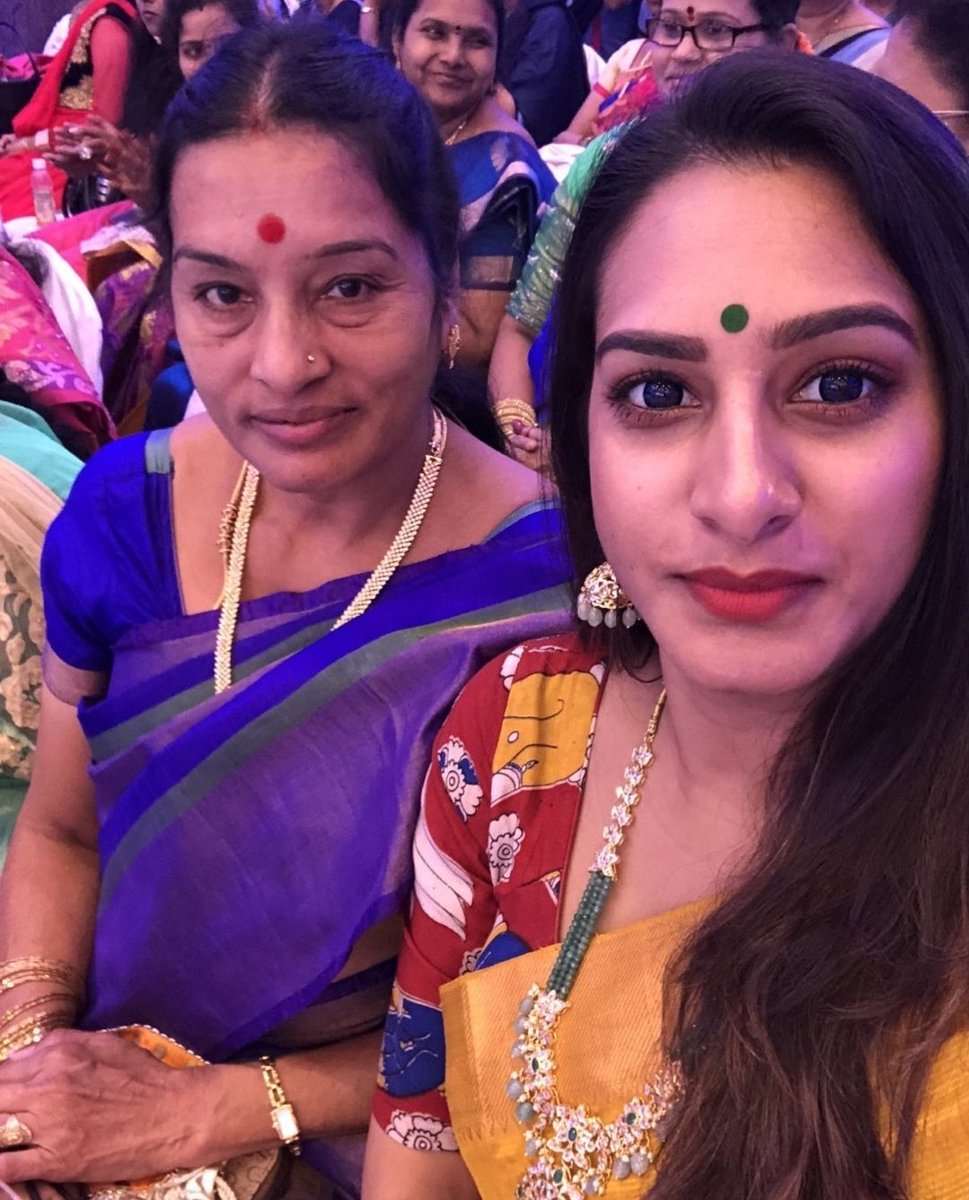 surekavani's tweet photo. #HappyMothersDay #MothersDay #Surekhavani #TeluguActress #TeluguArtist #Tamilartist https://t.co/9RxVyMskfG