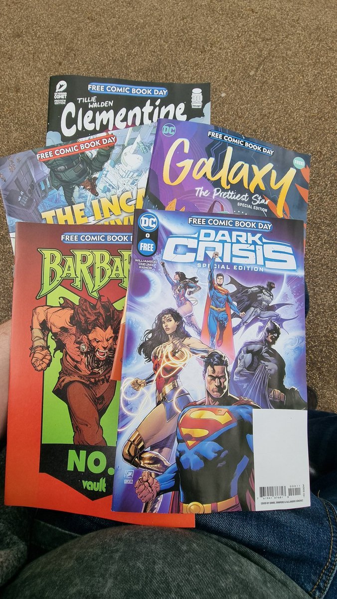 GeekyN8's tweet photo. #comics i got at #FCBD22 looking forward to putting some time aside to read these. https://t.co/S0d7eFw1I1