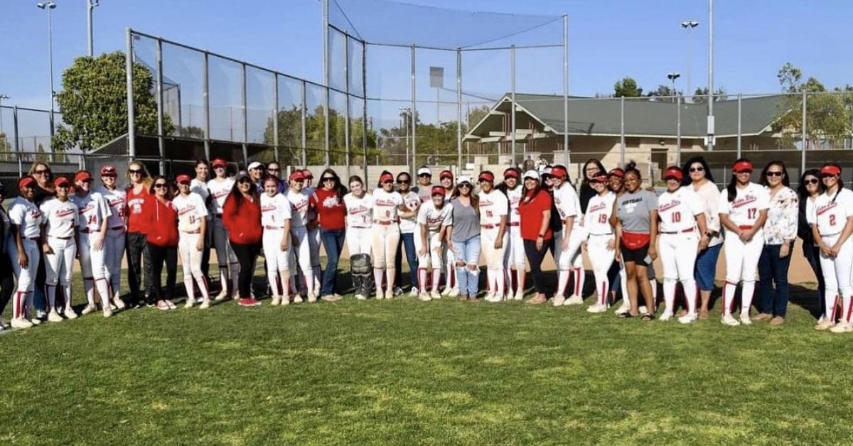 mdhs_softball's tweet photo. Happy Mothers Day to our beautiful Monarch family. https://t.co/a1qIjk2j0G