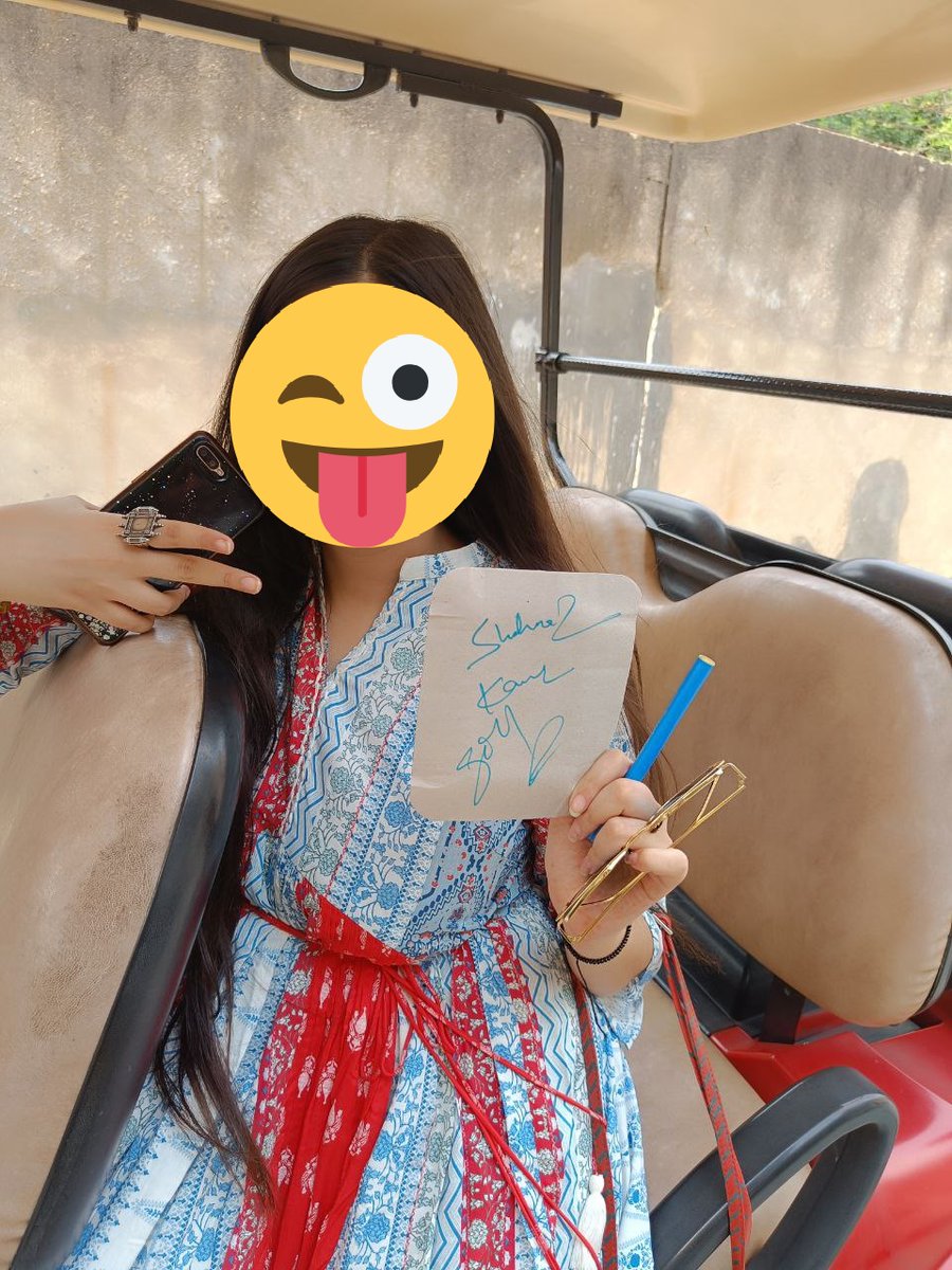 ZaraOfficialFC's tweet photo. "My Autograph Moment "
My Autograph Papers were Tore by somebody there so i took it on a sandwich plate and turned it as my beautiful memory forever ...๐ฅน๐๐น๐งฟ
Never smiled that much in my whole life ๐บ๐
#ShehnaazGill #AutographMemory https://t.co/pWNBe2nepq