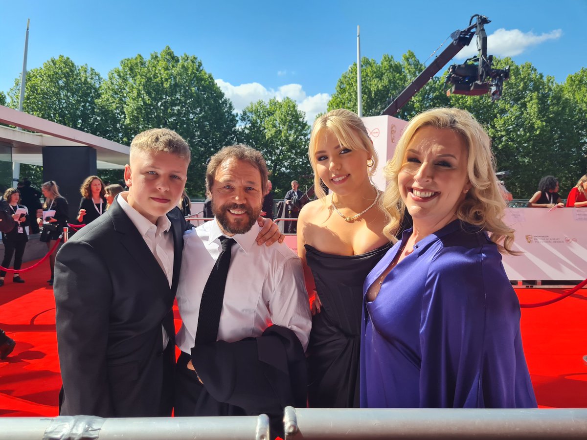 beccahill1980's tweet photo. @BAFTA with this beautiful family @StephenGraham73 @HannahWalters74 https://t.co/nftWYTvpKY