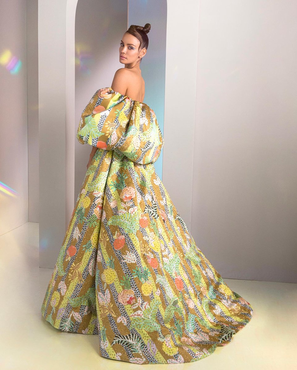 RamiKadi's tweet image. A stunning razmir emperor dress of electric garden print is elevated by its puffy sleeve design.

#RamiKadi #RKSS22 #Lucidalgorithms