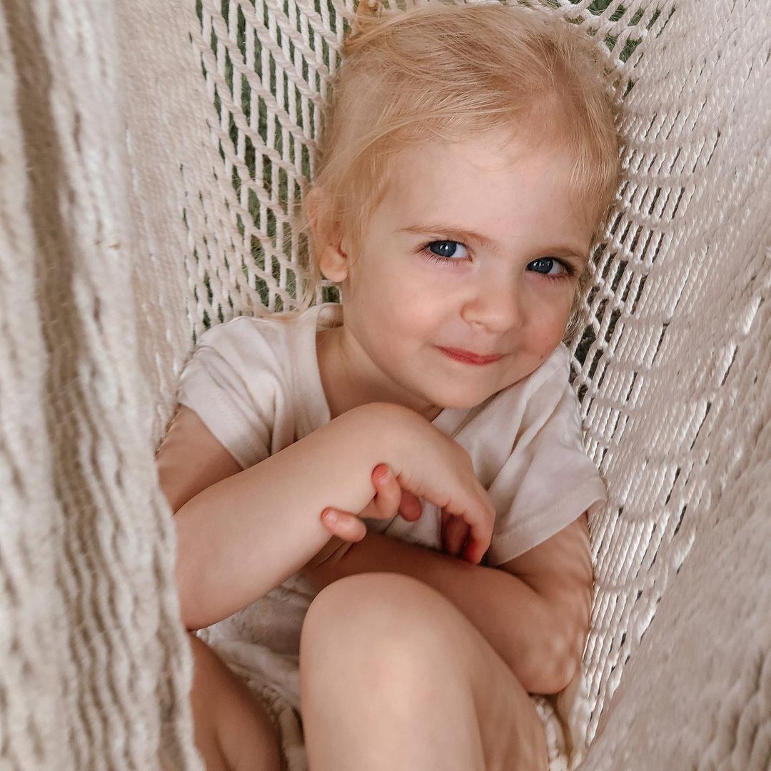 princesssofnola's tweet photo. ────── Feliz día a todas las madres y a mi, gracias a esta pequeña saltamontes por enseñarme a ser mamá. 

Te amo con todo mi ser, Emma. https://t.co/iRCFwbg9uj