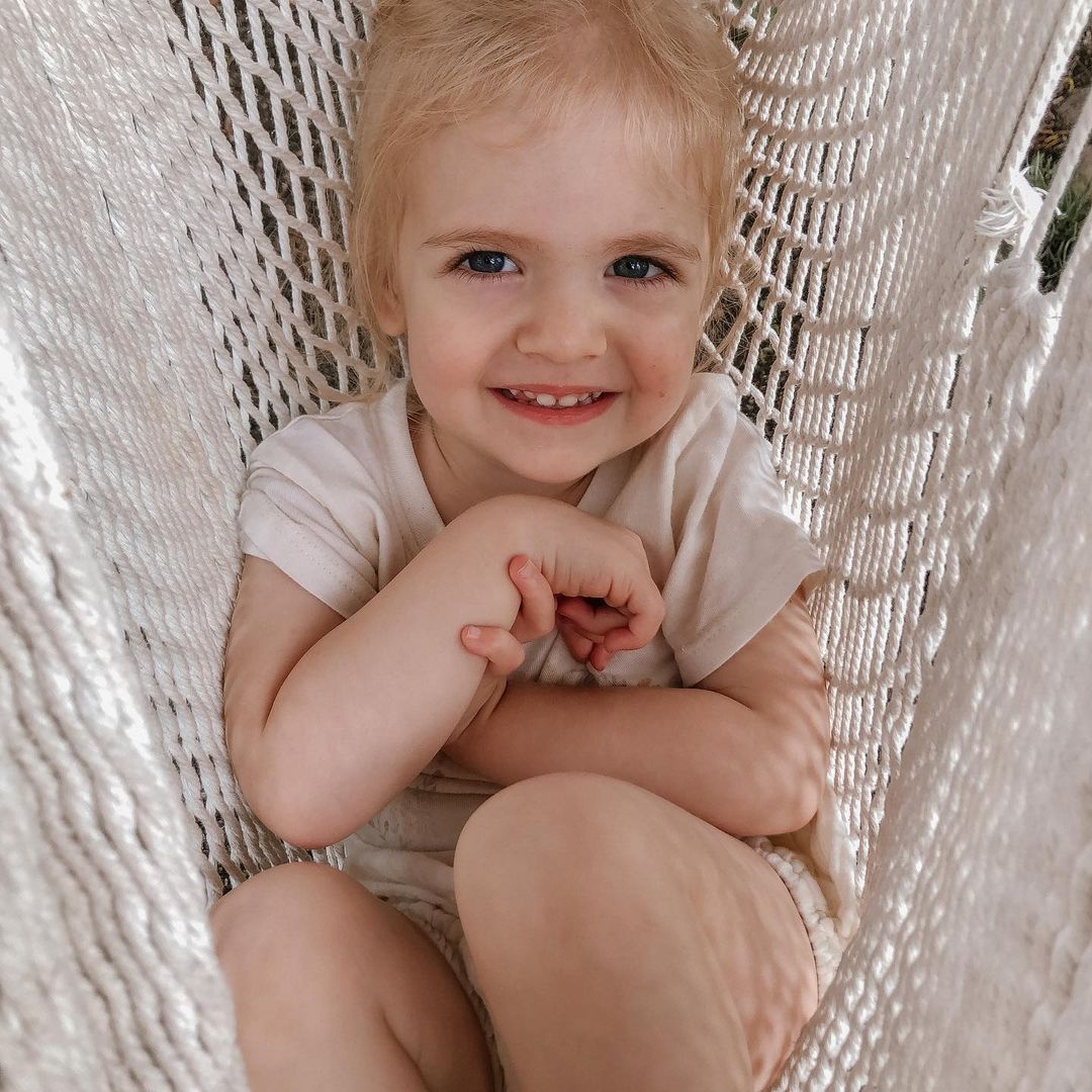 princesssofnola's tweet photo. ────── Feliz día a todas las madres y a mi, gracias a esta pequeña saltamontes por enseñarme a ser mamá. 

Te amo con todo mi ser, Emma. https://t.co/iRCFwbg9uj