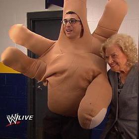 2DollarSteak_'s tweet photo. Just want to give a helping hand to @TheMarkHenry in wishing Mae Young a #HappyMothersDay .
She’s gone but not forgotten #RIP
#CheapMeatTweet #wrestling #WrestlingCommunity #aew #wwe https://t.co/3ykFC68D7s