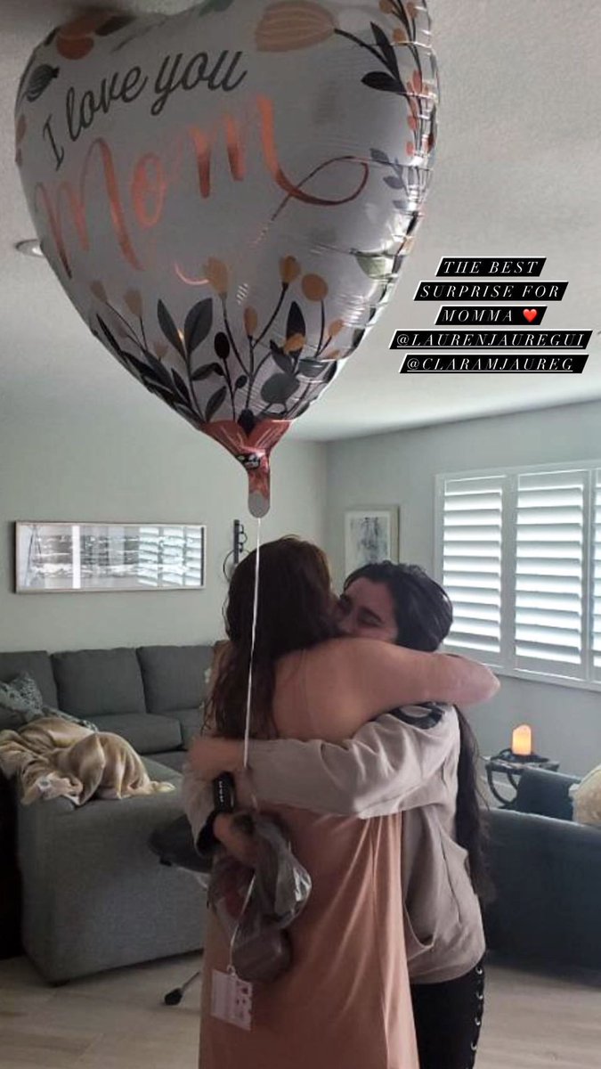 jaureguilineBR's tweet photo. NOSSO CORAÇÃO ESTÁ QUENTINHO! 

Lauren fez uma surpresa para sua mamãe @ClaramJauregui 🥹🥹 

Lembrando que Lauren estava na Califórnia e seus pais continuam morando em Miami 

Chris Jauregui via IG Story 

“Melhor surpresa para a mamãe ❤️” https://t.co/6nXHXwsUZB