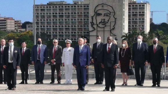 RPolancoF's tweet photo. #Cuba, invocada en entrañable gesto por @lopezobrador_ como Premio de la Dignidad y Patrimonio de la Humanidad, recibe al Presidente de #México con un abrazo fraterno. https://t.co/scKQYGPTDm