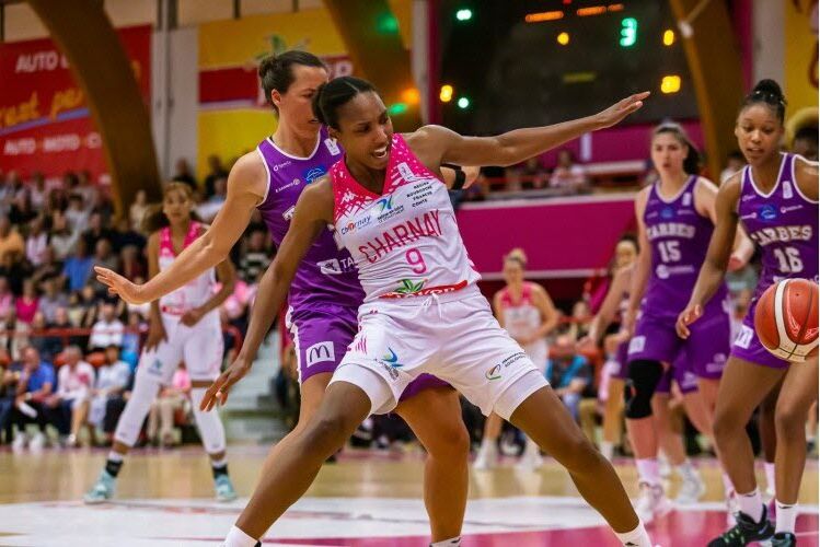 cbbs_basket's tweet photo. Retour sur le match 1⃣ des #playdownsLFB 🆚 @tgbbasket 
Avec Prescillia Lezin au sommet ‼️
Elle était partout :
🔸aux points : 19
🔸aux rebonds : 6
🔸aux passes décisives : 4
🔸une adresse exceptionnelle
➡️28 d'éval
🔝MVP

📸 @Christophedury8 pour @lejsl 
#SoFunky 😉 https://t.co/kOrwv73dWE