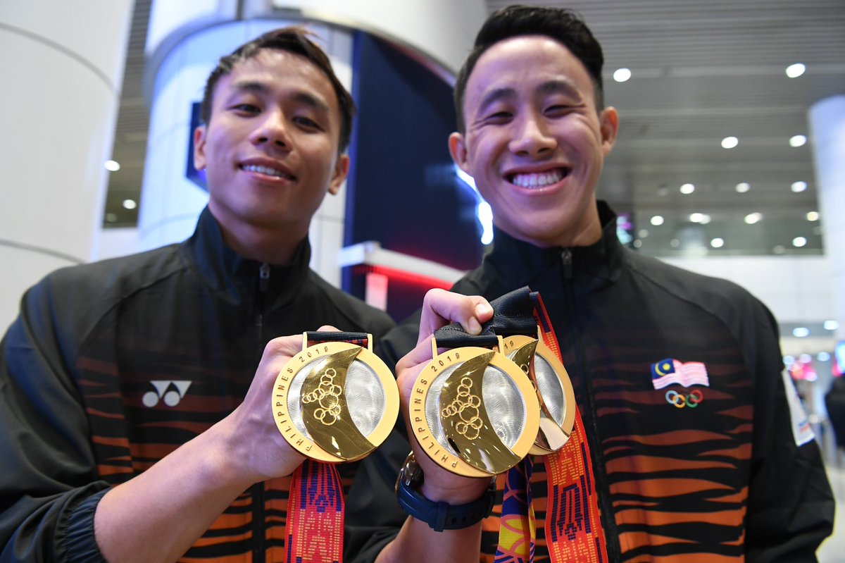 tzafrul_aziz's tweet photo. Congrats to @DabhitahSabri, as well as Chew Yiwei-Ooi Tze Ling for bagging MYβs first 2 gold medals at #SEAGames2022 !
#KeluargaMalaysia pastinya amat berbangga dengan anda! Go #TeamMY π²πΎ https://t.co/qSAkm2KtOz