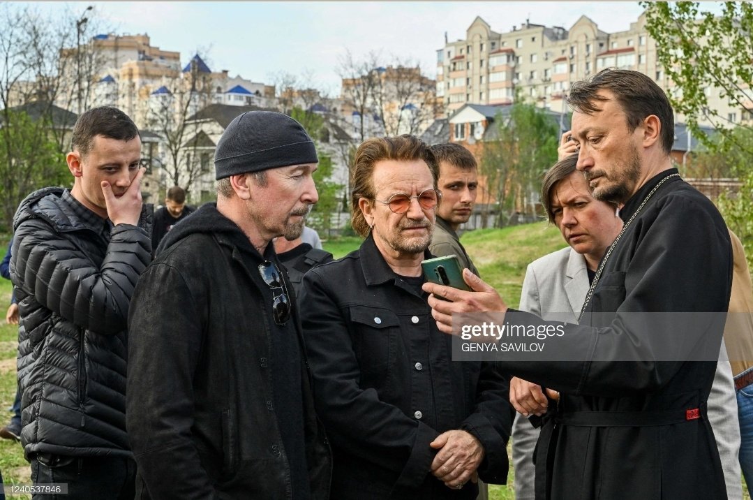 #Bono &amp; #TheEdge visit the site of a mass grave by the Church of St. Andrew Pervozvannoho All Saints in the Ukrainian town of #Bucha, near #Kyiv on May 8, 2022. 

Photo © Genya SAVILOV / AFP via <a href="/GettyImages/">Getty Images</a> 
#U2 #U2NewsIT