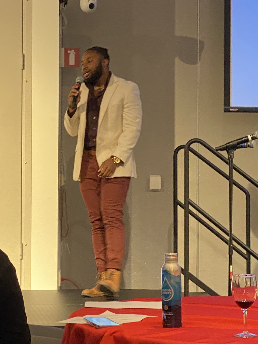 fdjperez's tweet photo. Loved Celebrating #BlackHistoryMonth and our #BlackFaculty #BlackResidents #BlackStudents
Our @stanfordanes department sponsored and our @stanfordanes @BoatengMD help organize the Black Brilliance event.
We had spoken word, singing, performances, and art displayed. https://t.co/GkWuFJ3uEI