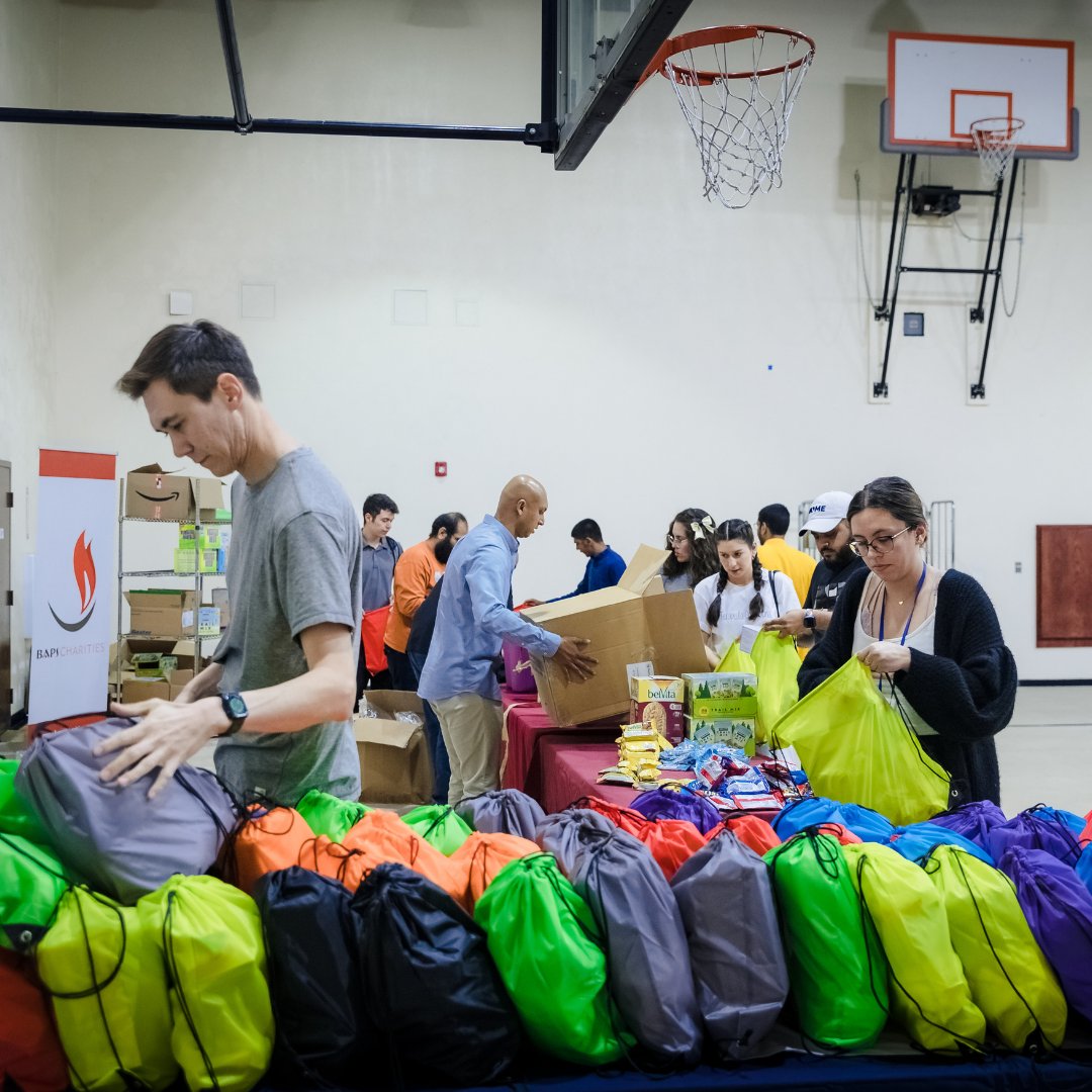 bapslosangeles's tweet photo. Last weekend, volunteers from the community gathered at @bapslosangeles to assemble 200 care kits for the unhoused on Skid Row. The kits include socks, dental and hygiene supplies, electrolyte solution, PPE, snacks &amp; much more.  Thank you to our wonderful volunteers! https://t.co/FVIPHMxZoQ