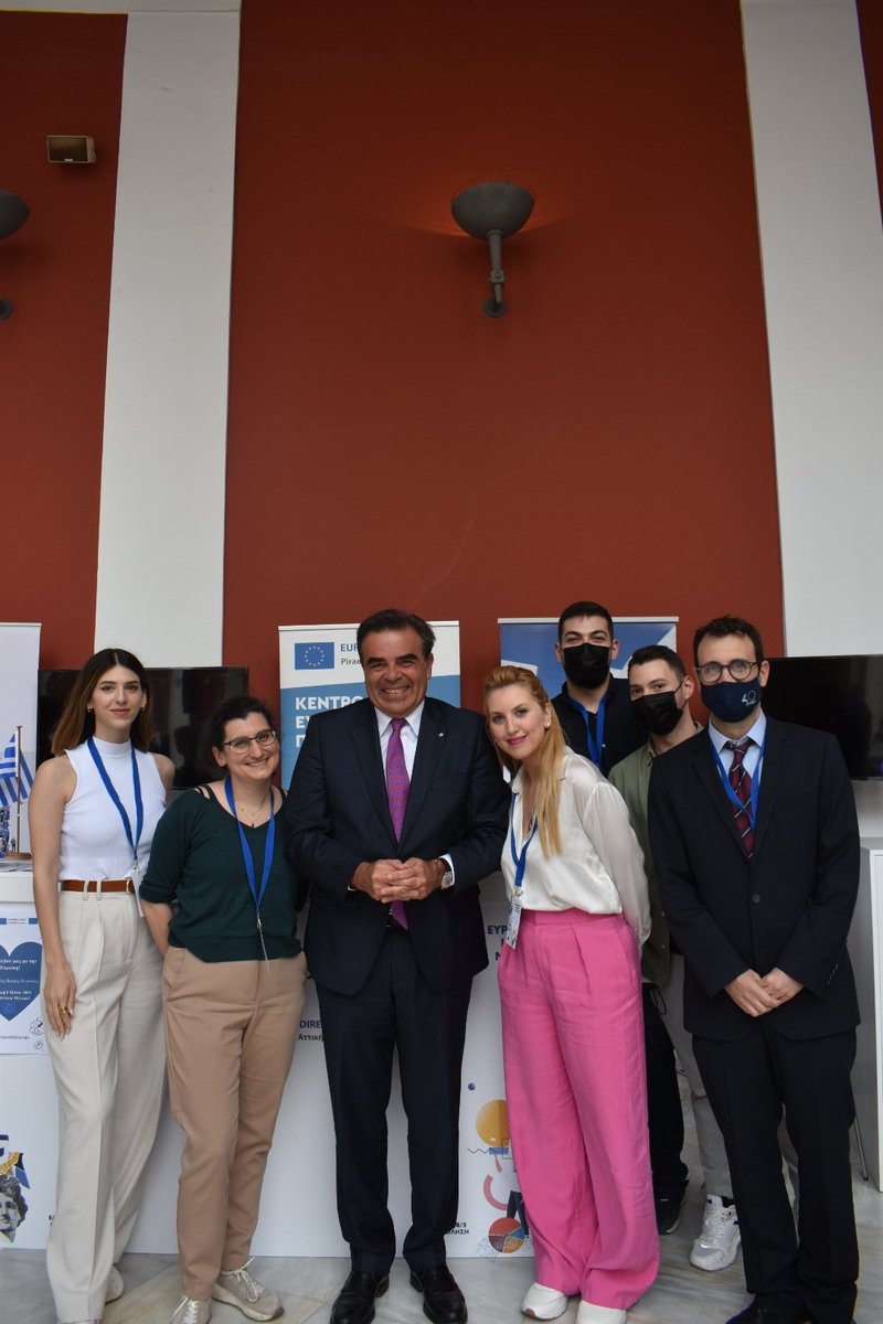Ο κος. Μαργαρίτης Σχοίνας μας τίμησε με την παρουσία του στο booth μας!🇪🇺
<a href="/MargSchinas/">Margaritis Schinas</a> 
<a href="/EEAthina/">Ευρωπαϊκή Επιτροπή 🇪🇺</a> 
<a href="/Europarl_EL/">Ευρωπαϊκό Κοινοβούλιo</a>
<a href="/eliamepgr/">Eliamep</a> 
<a href="/EDPiraeus/">Europe Direct Piraeus</a> 
<a href="/PraxiNetwork/">PRAXI Network</a>
#EuropeDay