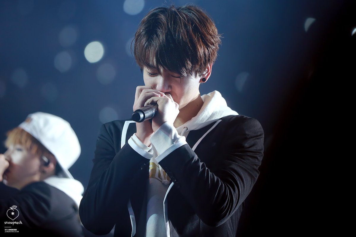 VeritasJK's tweet photo. 본싱어 부르다가 펑펑 우는 정구기 생각나서 걍 또 나만 미친놈되는거임.... https://t.co/RjON2F9tUV