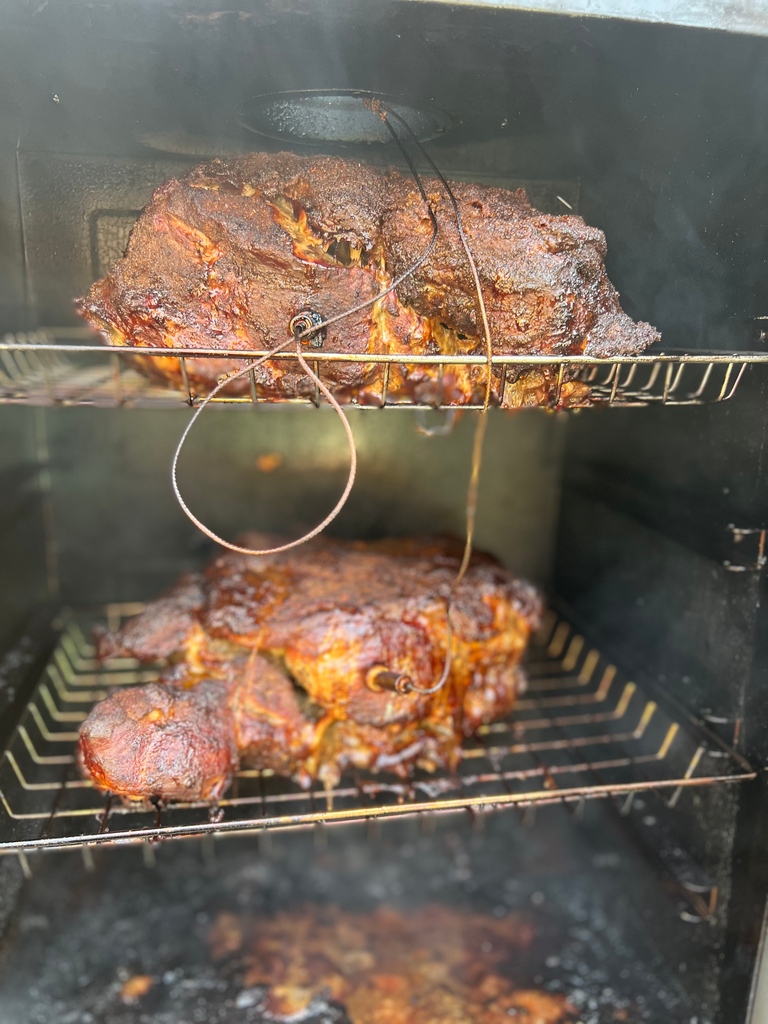A little pulled pork for the trail.

#smokedbbq #smokingmeat #smokedmeats #meatcandy #bbqfamily #smokehousebbq #meatlife