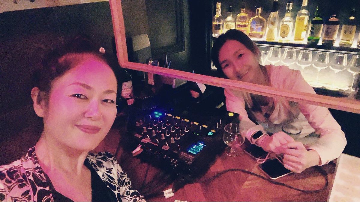 maanika_dance's tweet photo. Thanks to Today’s staffs,
Papatya, Yuki and Midory.
at Serpent Bliss
✴︎Ruhani BellyDance Arts✴︎
#ruhanibellydancearts #ルハニベリーダンスアーツ #ベリーダンスショー #イベント #prbar #serpentbliss #イベント #ベリーダンス https://t.co/CkjfrAteo2