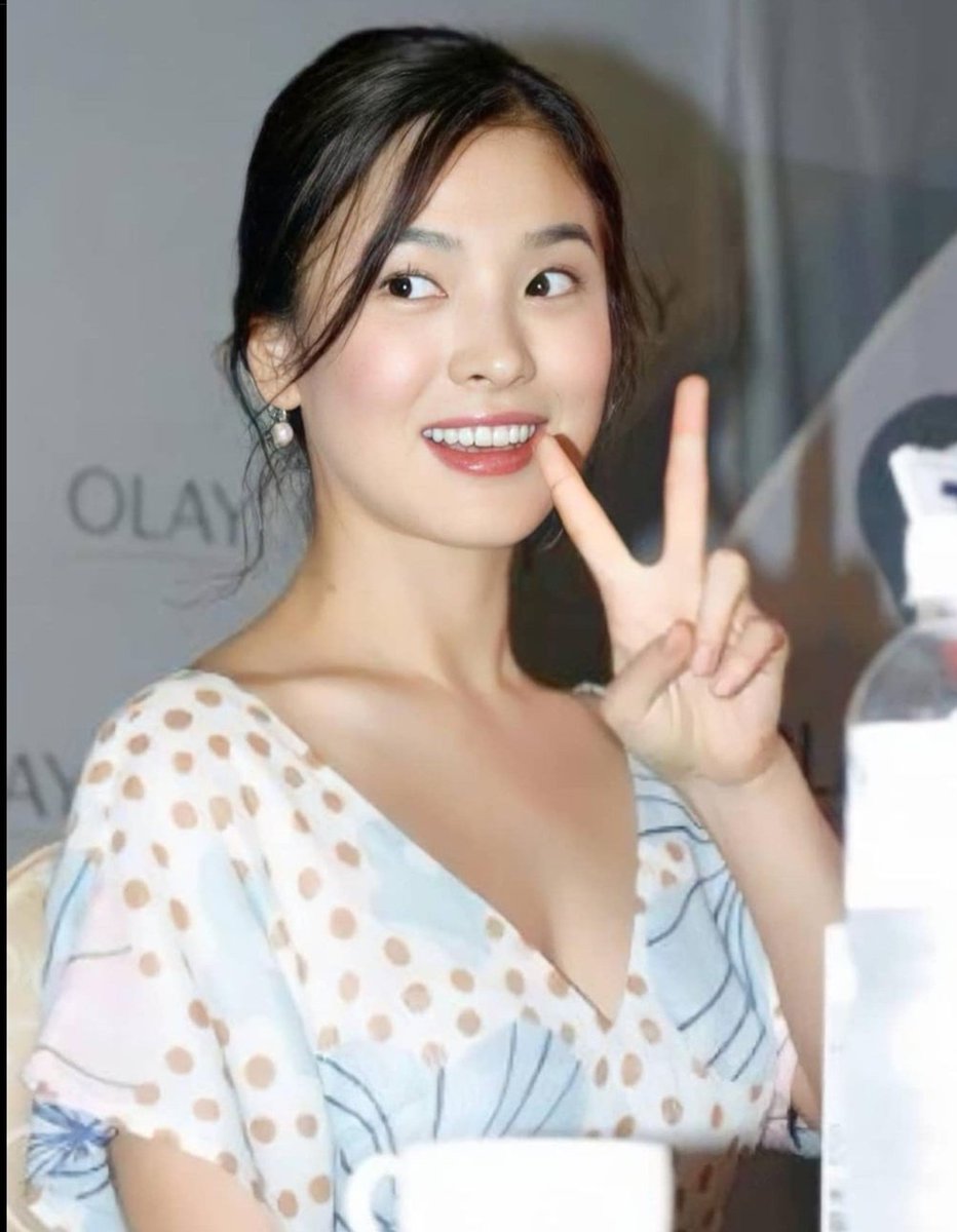 burian28Clara's tweet photo. Her smile 😘😘
Oh my Gosh
#songhyekyo https://t.co/GEV0MCz4MK