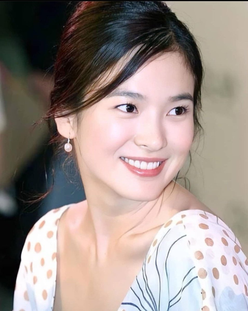 burian28Clara's tweet photo. Her smile 😘😘
Oh my Gosh
#songhyekyo https://t.co/GEV0MCz4MK