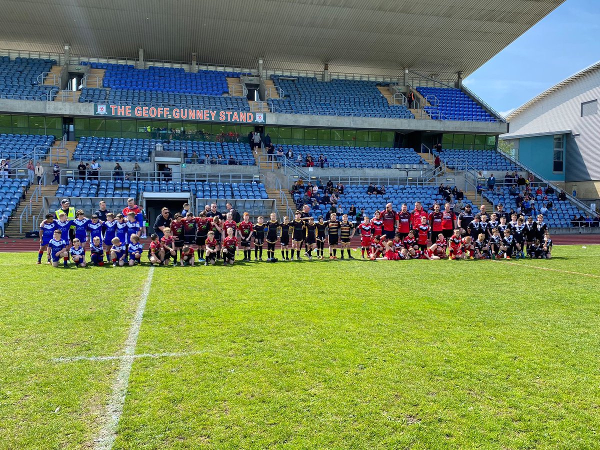 HunsletRugby's tweet photo. Great afternoon welcoming 5 community clubs to the stadium! Our foundation has had a great season so far with community clubs coming together, feel free to get in touch if you would like your team to attend a fixture https://t.co/wnLo6E190Q