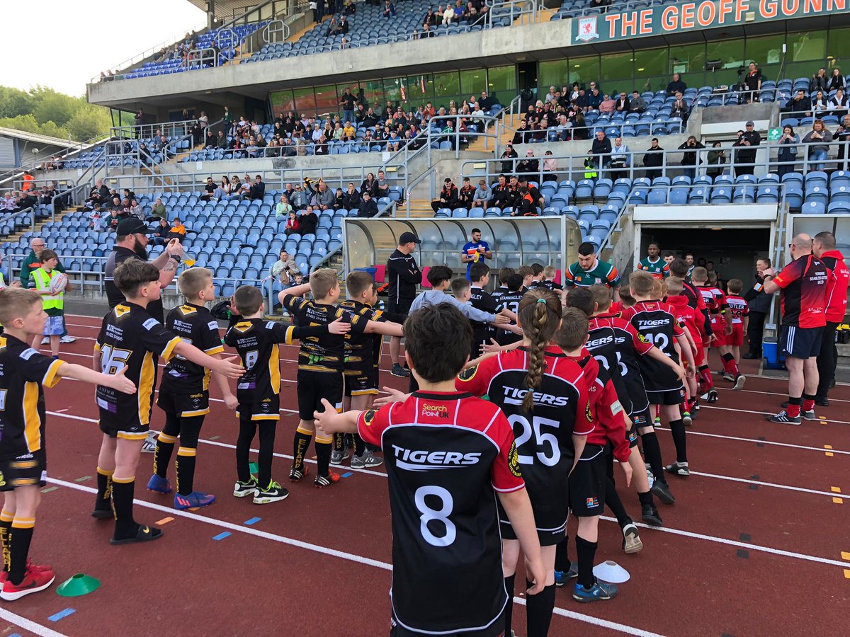 HunsletRugby's tweet photo. Great afternoon welcoming 5 community clubs to the stadium! Our foundation has had a great season so far with community clubs coming together, feel free to get in touch if you would like your team to attend a fixture https://t.co/wnLo6E190Q