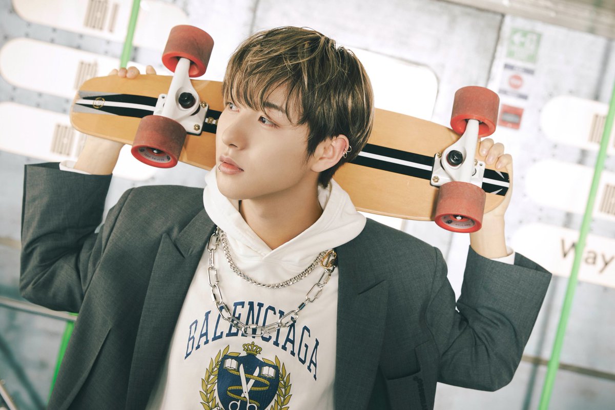 런쥔이랑 스케이트보드   ! ? ?
이건      부적절한방법의 돈벌이치트키임