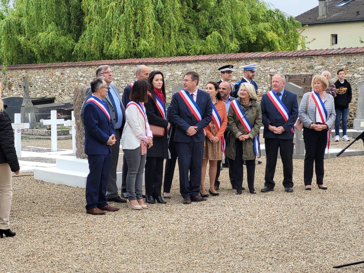 🇫🇷 Un peuple qui oublie son passé se condamne à le revivre, disait Winston Churchill. 

Présente ce matin à #herblaysurseine et #cormeillesenparisis pour rendre hommage aux héros morts pour notre Liberté et entretenir cet indispensable devoir de mémoire. 

#8mai