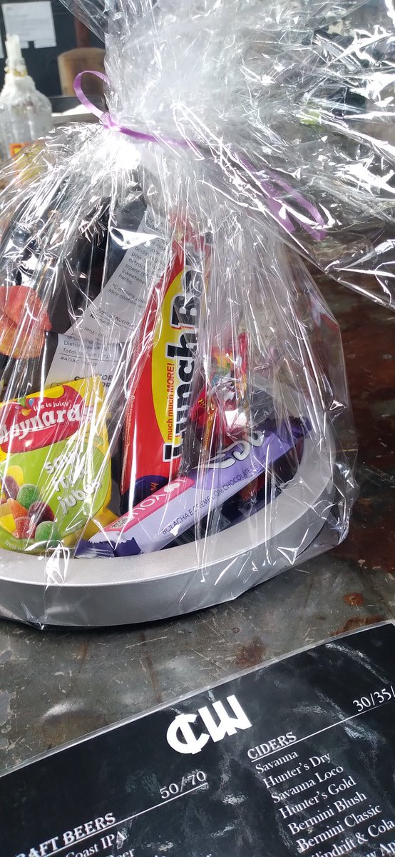 Malepolesa's tweet image. Happy mothers day to me 
🤰🤰🤰
New baby on the blog 
Big Hugs gift shop 
This hamper was R450 and consited 
Phonecover 
Mirror 
Lipgloss
Redbull 
Lays
Mynards 
Lunchbar 
Skittles
PS 
Wrapping and delivering 
(We customize gifts ) 
Please help me share my work 
#Lstwitter