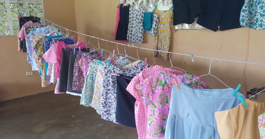 InadehOficial's tweet photo. 📍Veraguas| Mujeres de la comunidad de Buena Vista en Montijo culminaron satisfactoriamente el curso de Confección de Faldas y Blusas Básico con la Instructora Cecilia Valdés.
#INADEHContigo
#INADEHTeCapacita https://t.co/AmXIpS3VX5