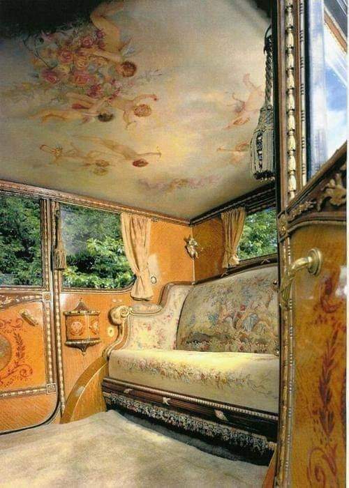 historydefined's tweet photo. The inside of a Rolls Royce, 1920s https://t.co/iJdF9KcoQ6