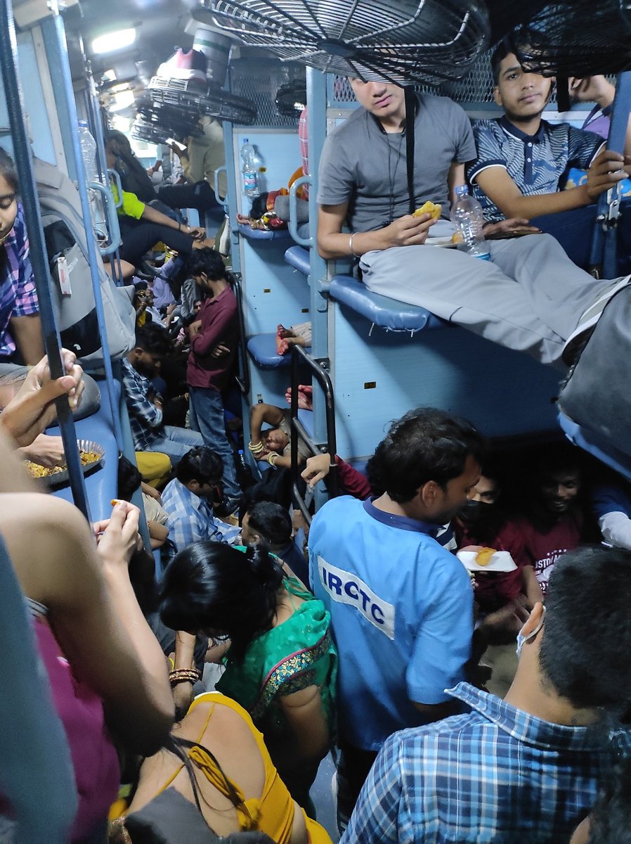 AyushSi72790201's tweet photo. We are coming without sleeping whole night..we actually waste the whole year to listen this😡😡😡
This is how I came to patna to attend bpsc exam.. 
@ZeeBiharNews
#BPSC https://t.co/oIeLEf9Egb